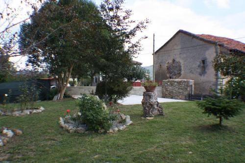 Jardín y aparcamiento